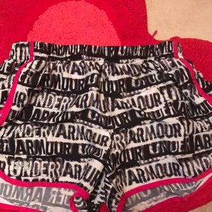 Under armor shirt black white and Dushanbe good condition